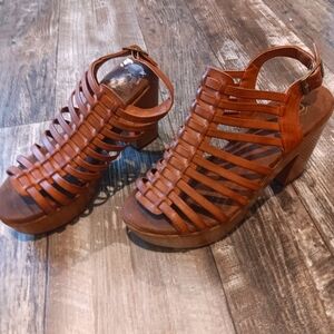 Cliffs By White Mountain, Size 7 1/2 M